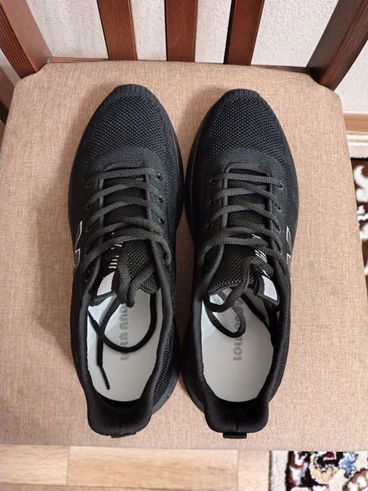 Продам кроссовки. Новые