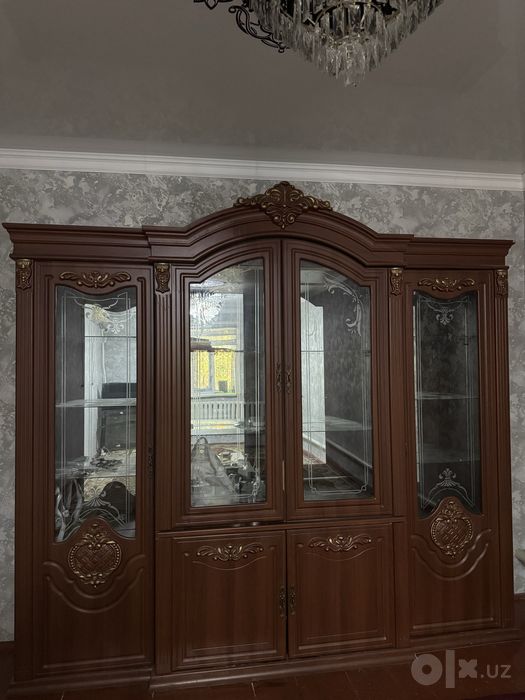 Сервант как новый,классическая модель которая всегда в моде