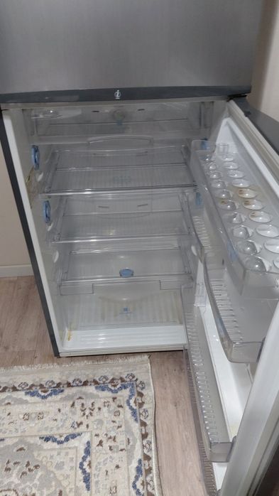 Большой холодилник б/у