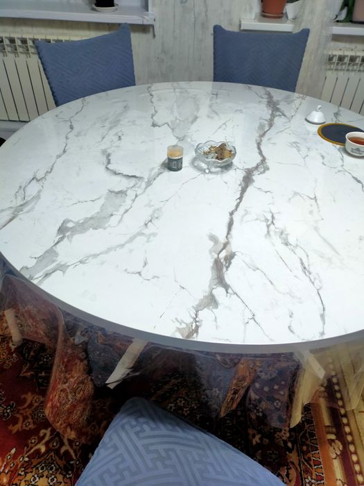 Продам большой круглый стол