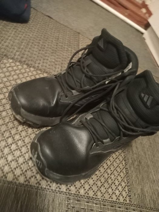 Кроссовки адидас