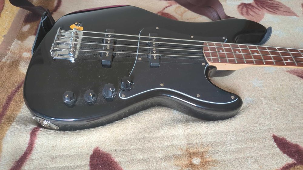 Bass Cort Made in Indonesia + husa, ca noi