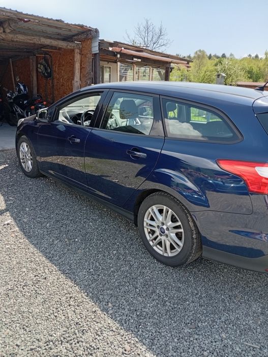 Vând Ford focus mașină de familia