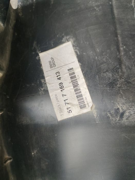 Передний левый подкрылок BMW X5 E70