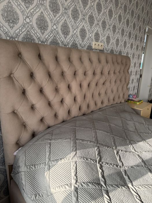 Продам кровать 180-220м