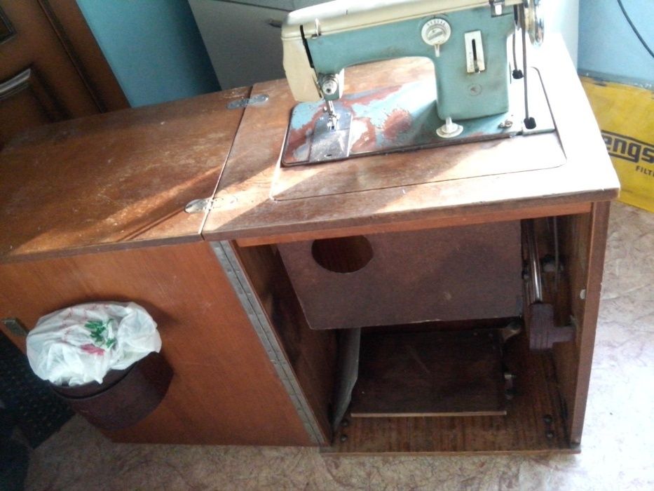 Продам швейную машинку