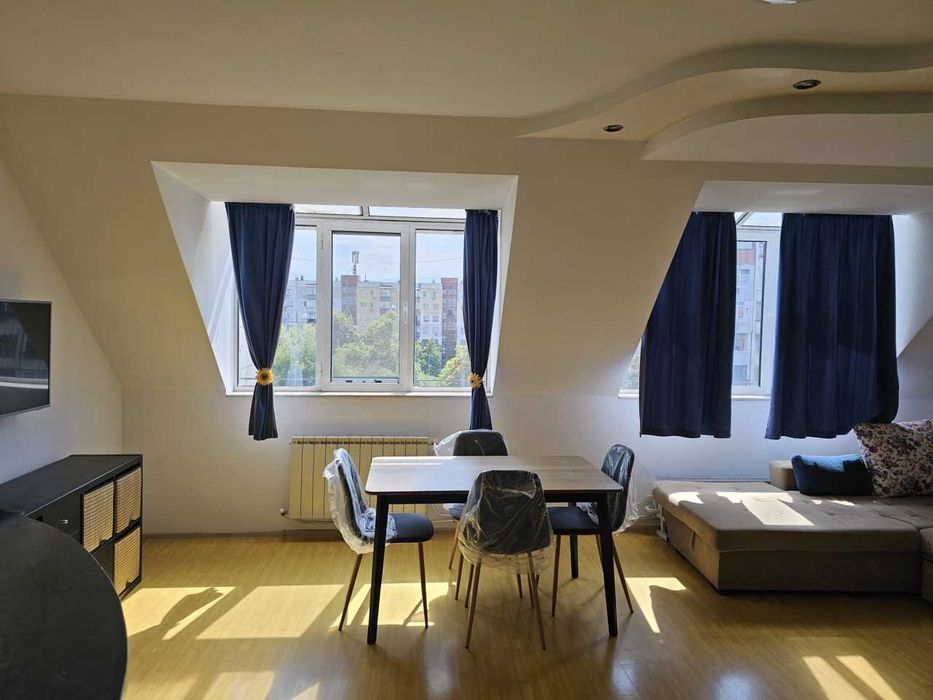 Тристаен Апартамент във Въстанически