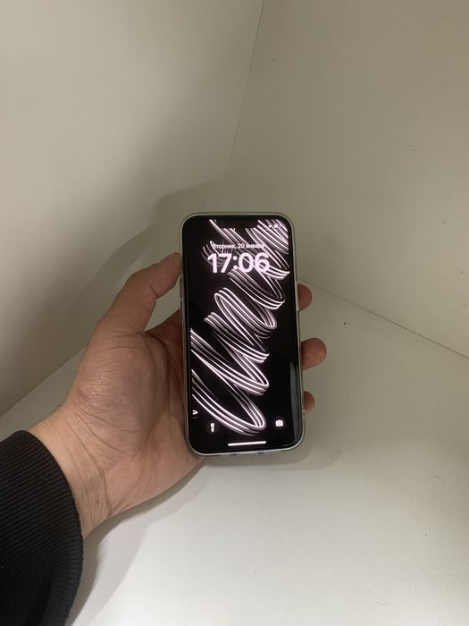 Айфон 13 128гб идиал