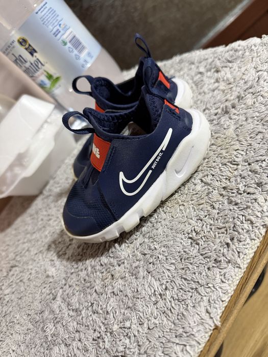 Adidasi Nike marimea 22