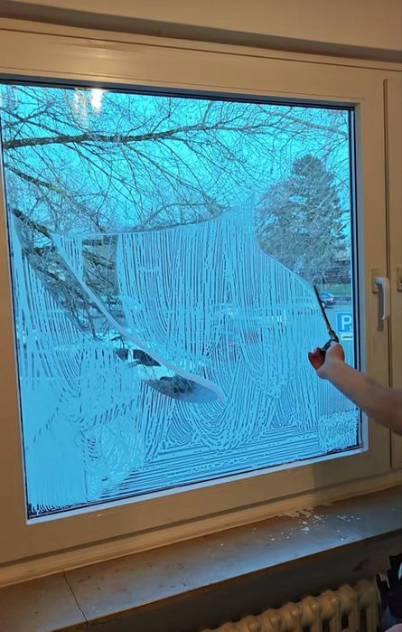 Професионално почистване на прозорци и витрини