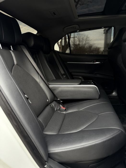 Toyota Camry Hybrid Limited