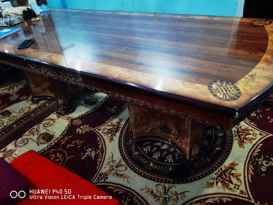 Стол с стульями продам срочно