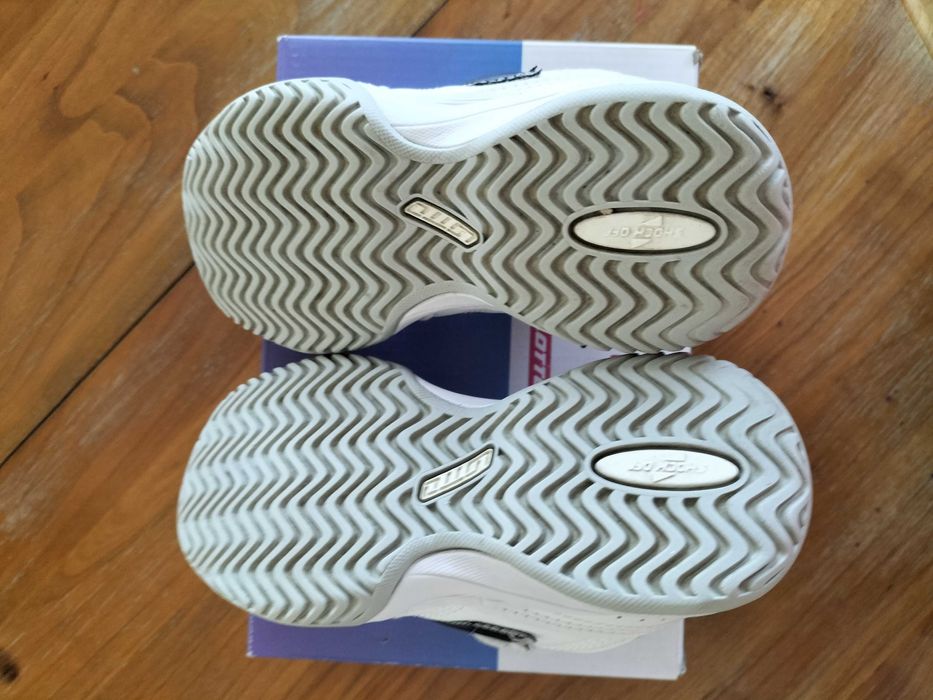 Adidași Lotto mărimea 30 int. 18,5 cm