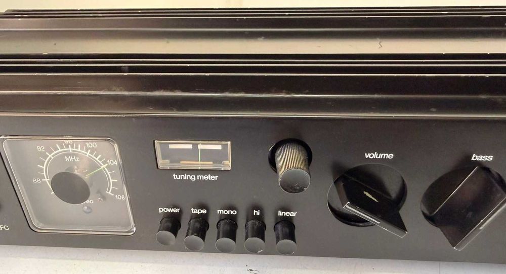 Statie Amplificator cu Radio Sonab R 4000 – Sunet Suedez de Excepție