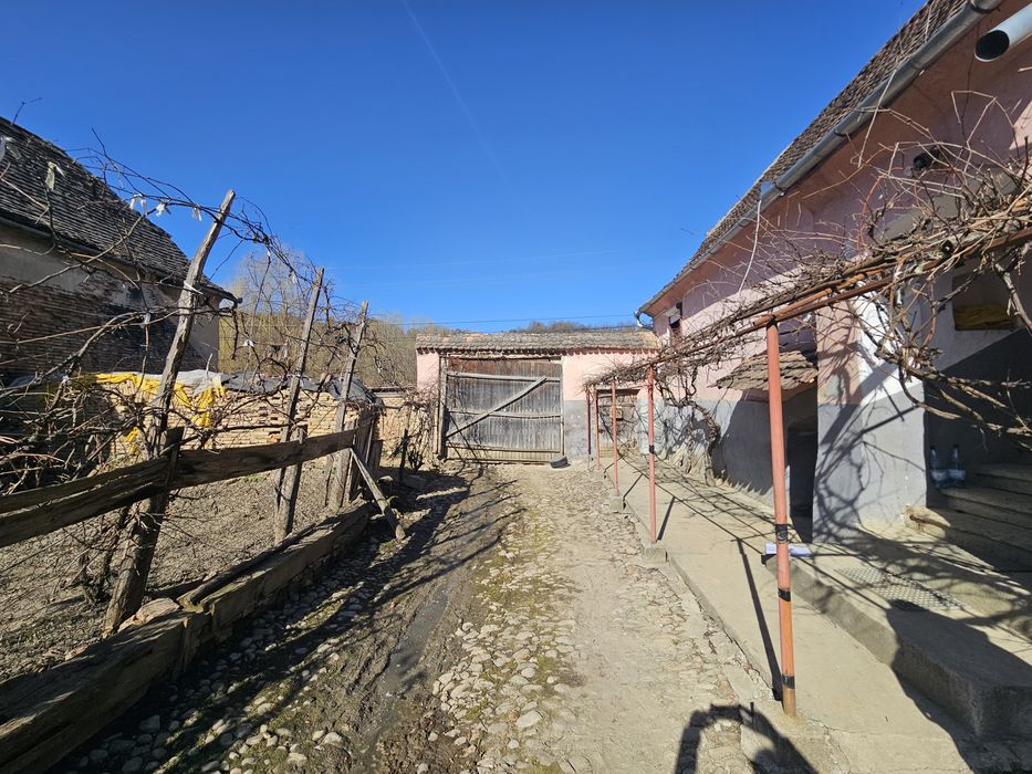 Direct proprietar - Casă tradițională saseasca în Cloasterf , comuna Saschiz