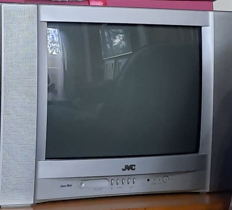 Продам телевизор цветной б/у