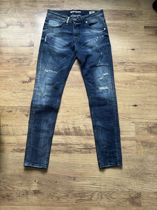 Продавам дънки Intelligence късто нови