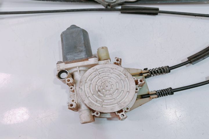 Macara  stanga spate cu motoras 67628360511 BMW Seria 5 E39 (facelift