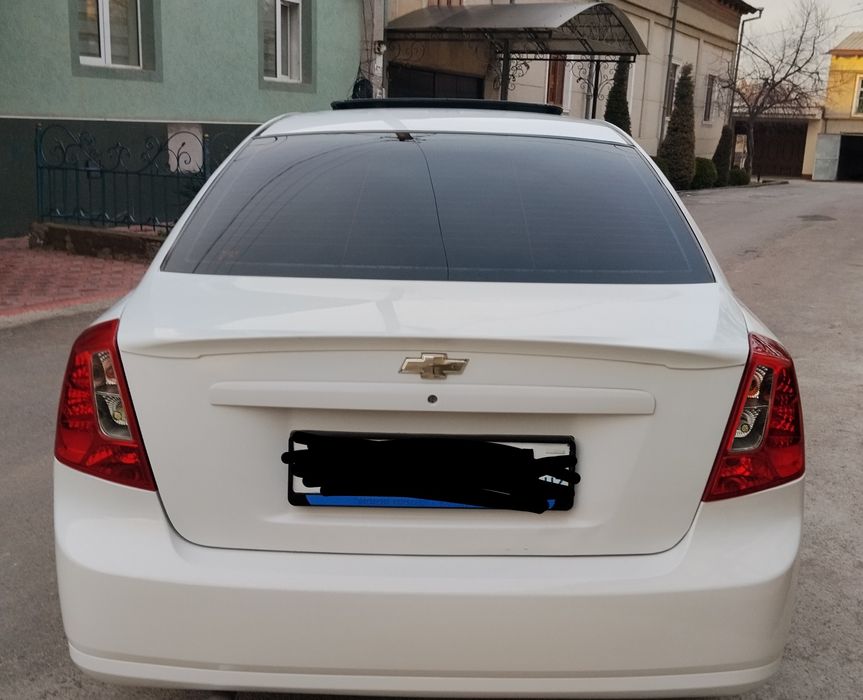 Lasetti 2011 aftomat sotiladi