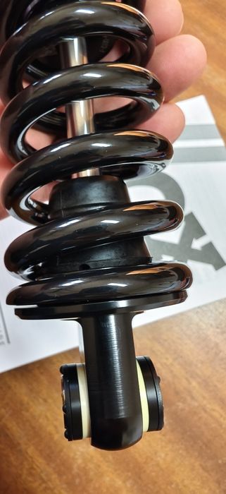 Нов FOX DHX2 Performance Elite 225x75mm Trunnion 400lbs Coil Rear Shoc