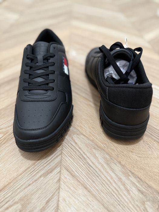 Tommy Hilfiger обувки