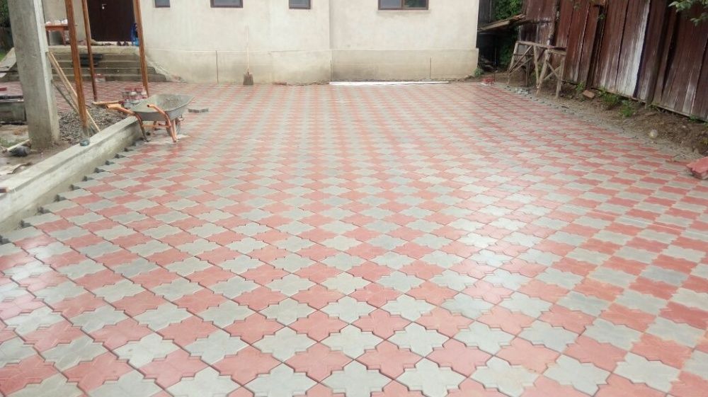 Укладка брусчатки, демонтаж поребрик лотки Стяжка Рулоный газон Дёрн ...