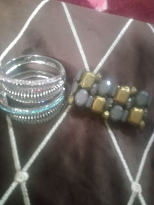 Продаю браслеты новые