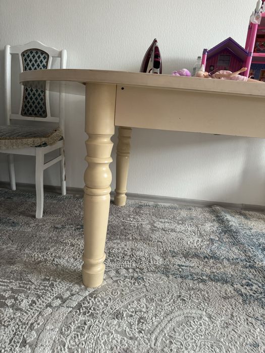 Стол размером 2м,раздвижной 3м