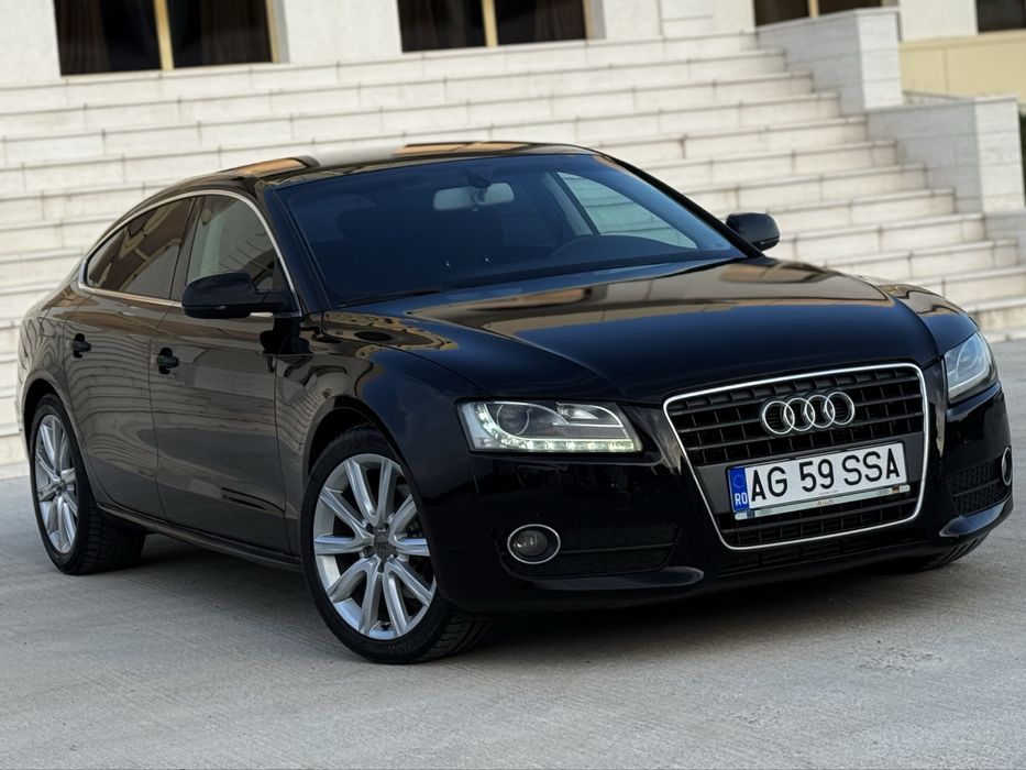 Audi A5/// Sportback/ 2.0TDi// Car Vertical Verde