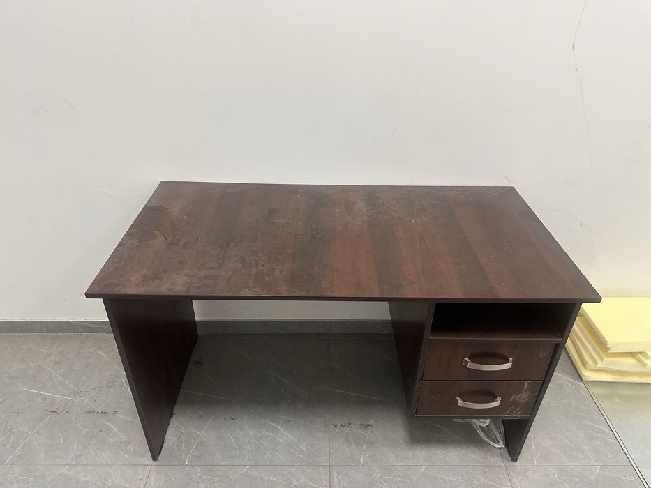 Шкаф и рабочий стол