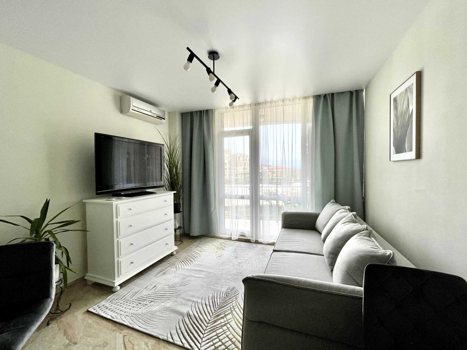 Продава се Двустаен апартамент в Свети Влас - 84 кв.м за 1250 €/кв.м - Снимка #1