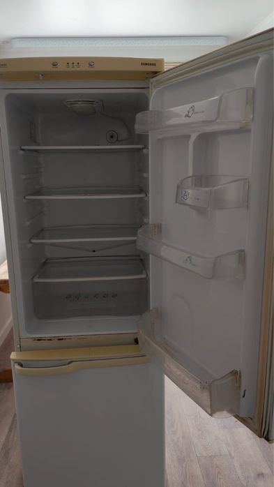 Холодильник хорошо работает