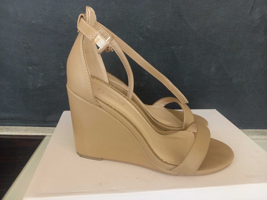 Дамски сандали на платформа