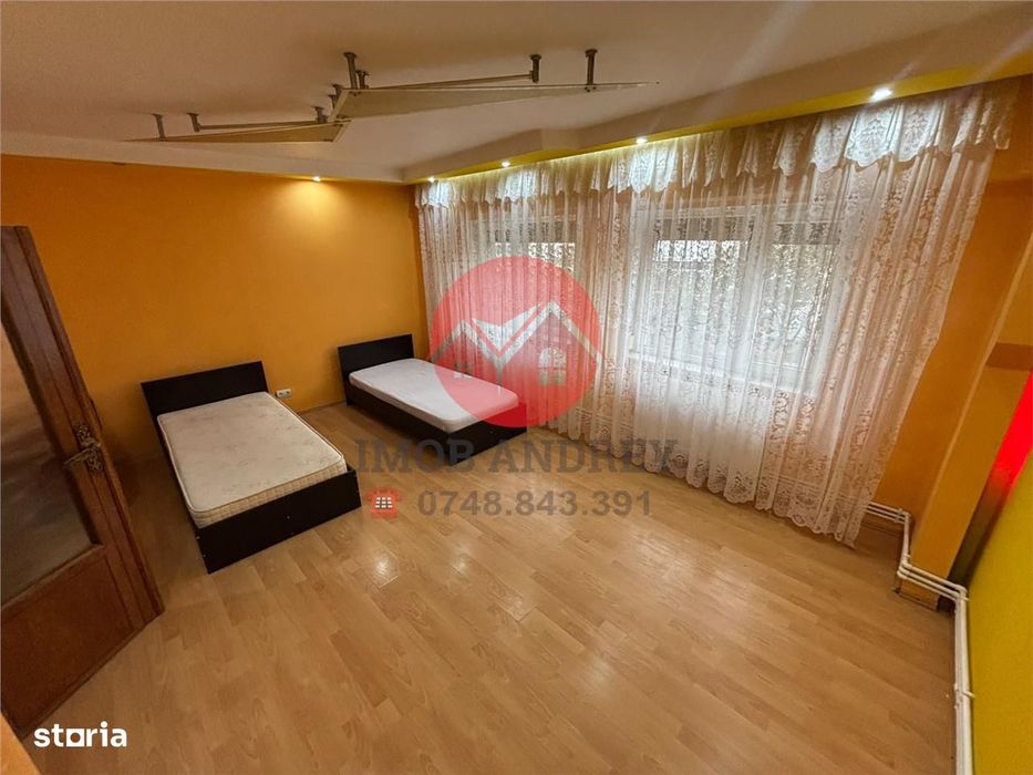 Apartament ultracentral cu 3 camere, strada Babadag, pentru muncitori