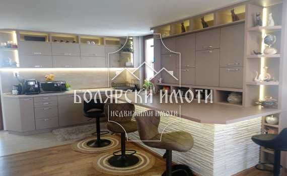 Продава се Тристаен апартамент в Велико Търново, Център - 230 кв.м за 1066 €/кв.м - Снимка #3