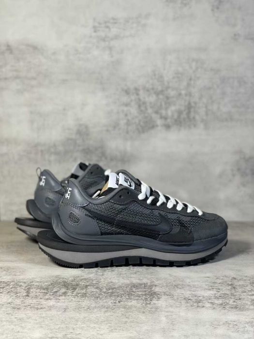 Нови дамски маратонки Nike Vaporwaffle sacai Black grey