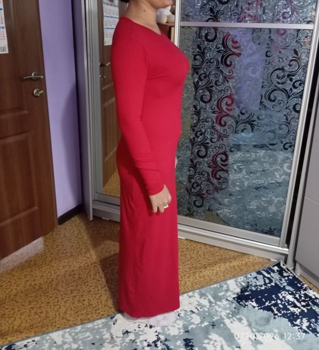 Плать красное очень удобное.