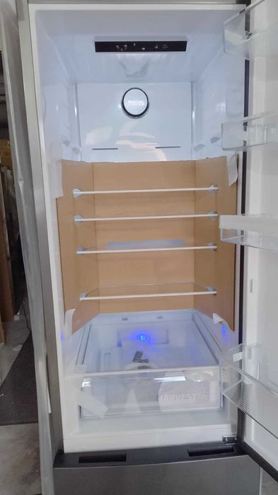 Koмбиниран Хладилник с фризер Beko-Беко 203.5 см AeroFlow™ 355 л