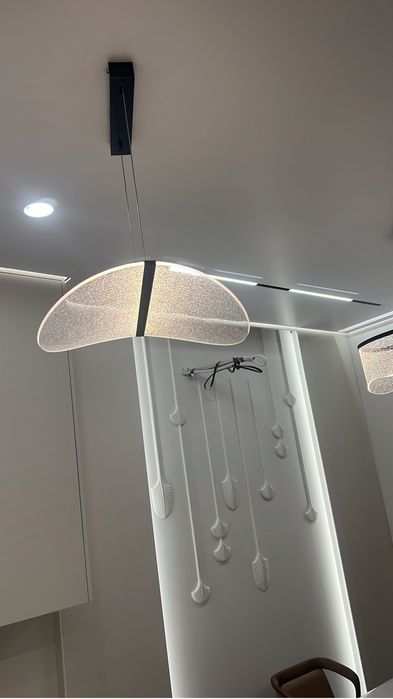 Продам люстру         .