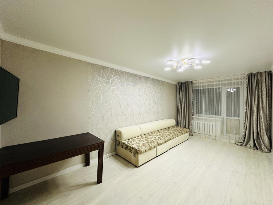 На 27-квартале предлагаем 4-комнатную квартиру на 2-этаже