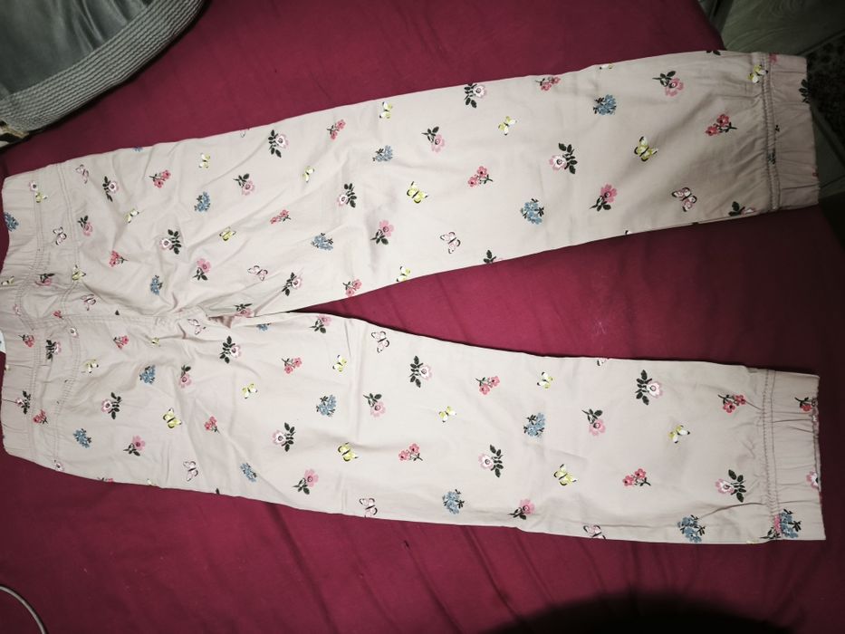 Pantaloni H&M 8-9 ani noi