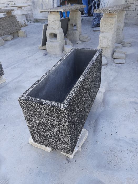 Jardiniere , ghivece, vaze,  prefabricate din beton