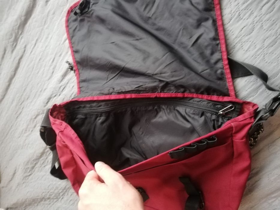 Geanta umar Eastpak