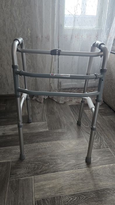 Продам новые ходунки