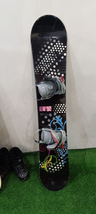 Сноуборд с комплектом 148 см .
