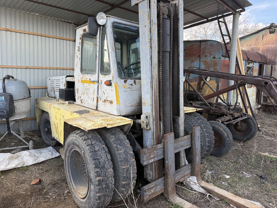 Львовский вилочный погрузчик