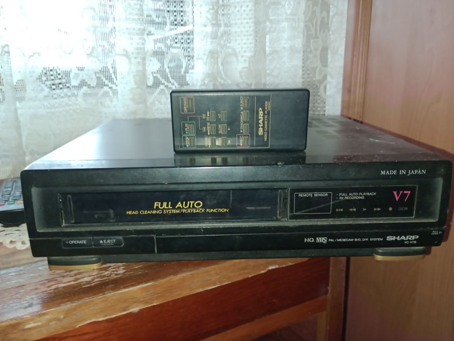 Video Sharp cu telecomanda