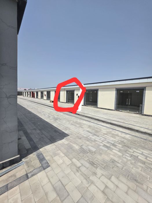 Urganch tuman dehqon bozorida 2 doʻkon sotiladi