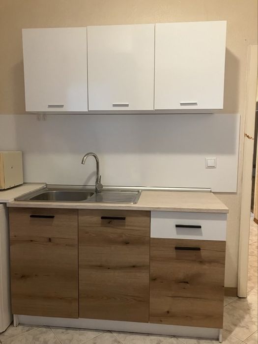 Продавам кухненско