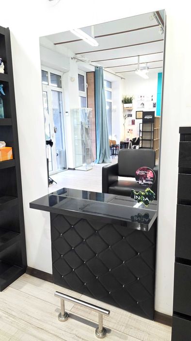 Фризьорско огледало